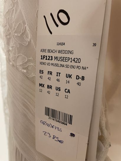 null * Robe de mariée AIRE BEACH WEDDING modèle XENO

Taille : 42

Prix de vente...