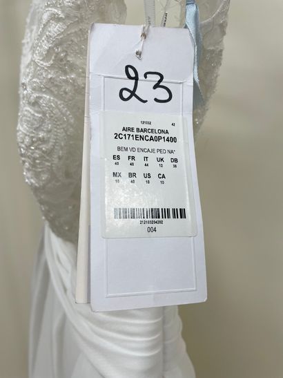 null * Robe de mariée AIRE BARCELONA modèle BEM

Taille : 40

Prix de vente : 2390...