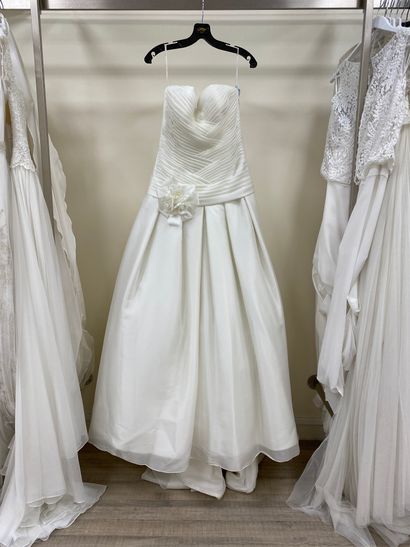 null * Robe de mariée ROSA CLARA TWO modèle ESENCIA

Taille : 44

Prix de vente :...