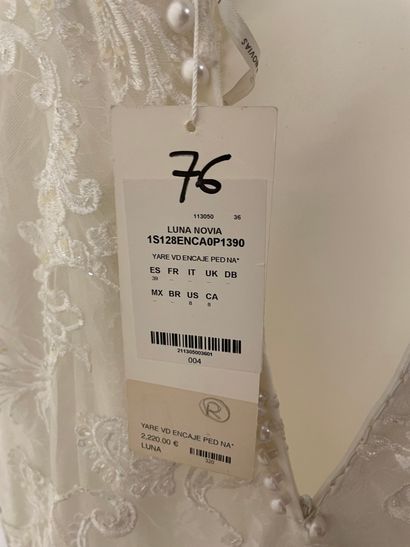 null * Robe de mariée LUNA NOVIA modèle YARE

Taille : 39

Prix de vente : 2220 €...