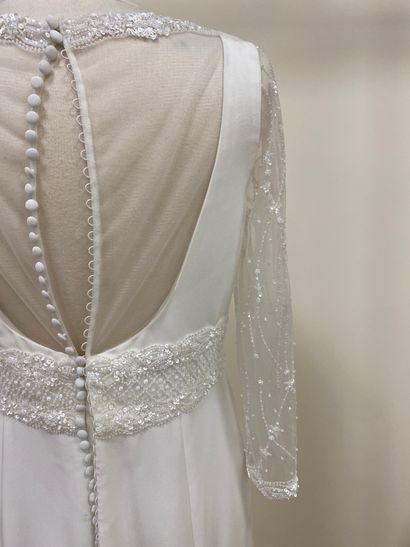 null * Robe de mariée ROSA CLARA SOFT modèle VENTURA

Taille : 42

Prix de vente...