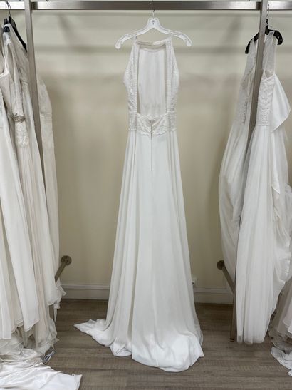 null * Robe de mariée JARICE modèle YALISA

Taille : 40

Prix de vente : 2240 € ...