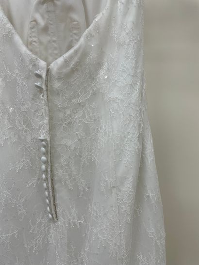 null * Robe de mariée ADRIANA ALIER modèle JAZZ

Taille : 42

Prix de vente : 2280...