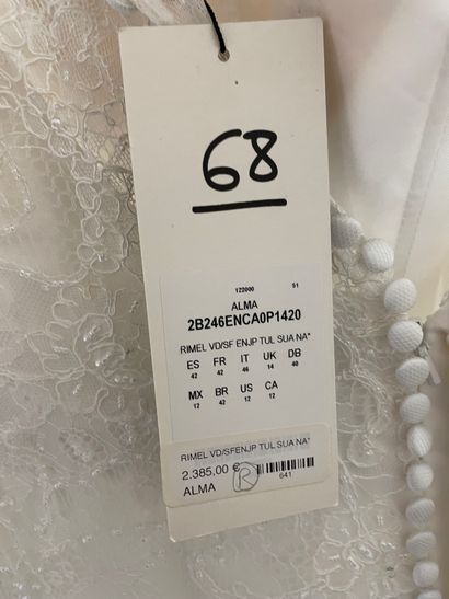 null * Robe de mariée ALMA modèle RIMEL

Taille : 42

Prix de vente : 2385 € TTC