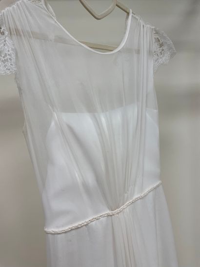 null * Robe de mariée POL NUNEZ modèle CLOE

Taille : 40

Prix de vente : 2510 €...