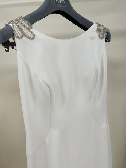 null * Robe de mariée ALMA NOVIA modèle GREDOS

Taille : 40

Prix de vente : 2950...