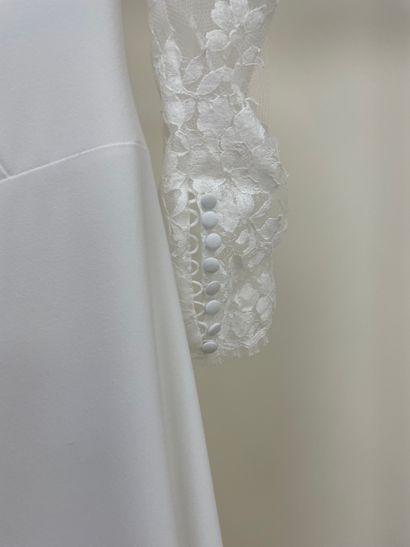 null * Robe de mariée ROSA CLARA modèle NIOBE

Taille : 40

Prix de vente : 3050...