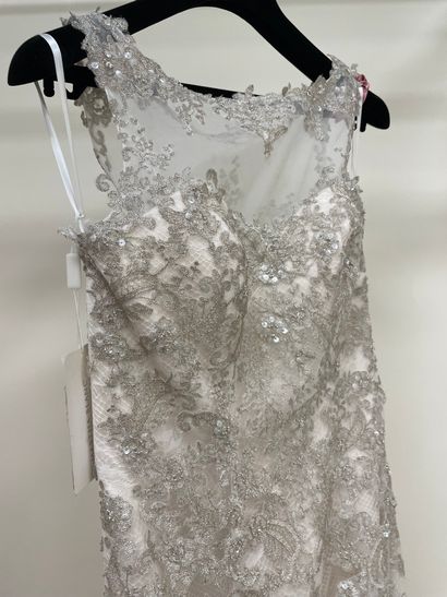 null * Robe de mariée MARTHA BLANC modèle KUSSEL

Taille : 40

Prix de vente : 2630...