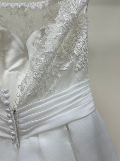 null * Robe de mariée AIRE BARCELONA modèle BEM

Taille : 40

Prix de vente : 2390...