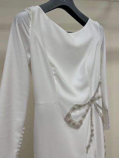 null * Robe de mariée ROSA CLARA COUTURE modèle PAOLO

Taille : 40

Prix de vente...
