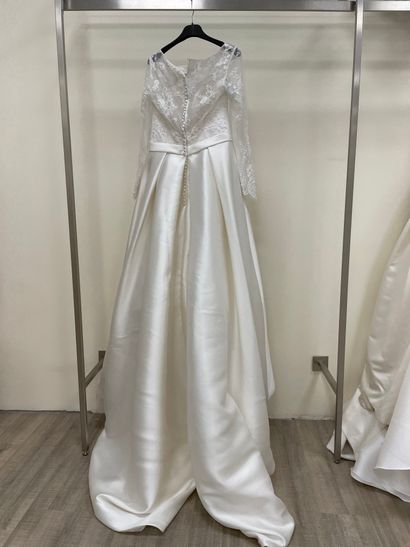 null * Robe de mariée AIRE BARCELONA modèle BRIAN

Taille : 44

Prix de vente : 2590...