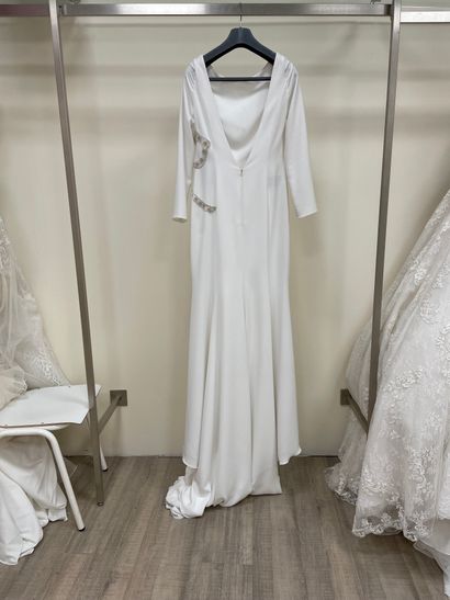 null * Robe de mariée ROSA CLARA COUTURE modèle PAOLO

Taille : 40

Prix de vente...