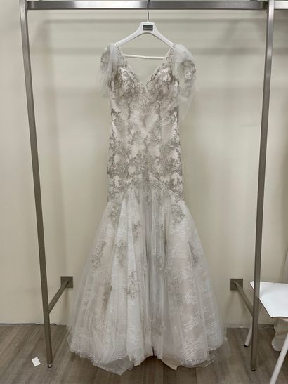 null * Robe de mariée AIRE BARCELONA NOVIA modèle MOISES

Taille : 42

Prix de vente...