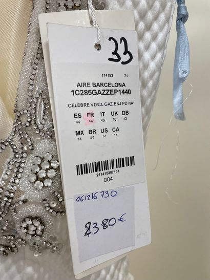 null * Robe de mariée AIRE BARCELONA modèle CELEBRE

Taille : 44

Prix de vente :...