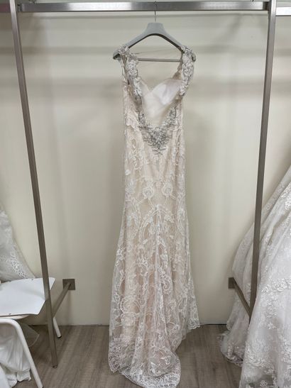 null * Robe de mariée ROSA CLARA modèle NAILA

Taille : 40

Prix de vente : 5865...