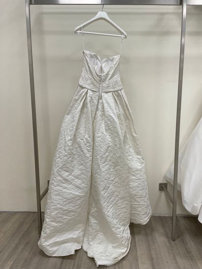 null * Robe de mariée ROSA CLARA TWO modèle ORCE

Taille : 42

Prix de vente : 2200...
