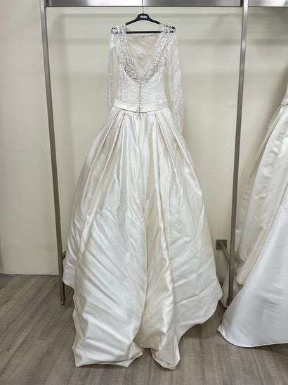 null * Robe de mariée ROSA CLARA COUTURE modèle PELAYO

Taille : 38

Prix de vente...