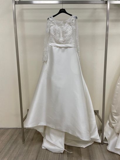 null * Robe de mariée AIRE BARCELONA modèle BRIAN

Taille : 44

Prix de vente : 2590...