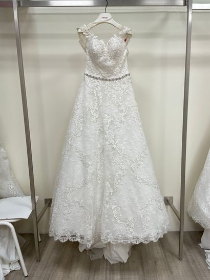 null * Robe de mariée AIRE BARCELONA modèle CALIX

Taille : 40

Prix de vente : 2480...