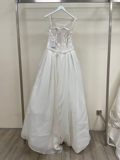 null * Robe de mariée AIRE BARCELONA modèle BIMBA

Taille : 42

Prix de vente : 2450...