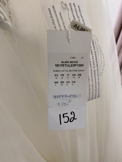 null * Robe de mariée ALMA NOVIA modèle GOMEL

Taille : 38

Prix de vente : 2390...