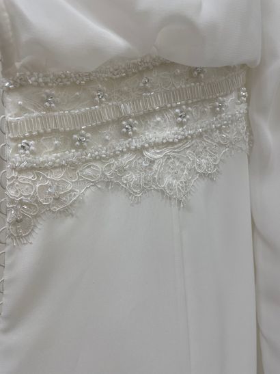 null * Robe de mariée ROSA CLARA SOFT modèle VERA

Taille : 44

Prix de vente : 2205...