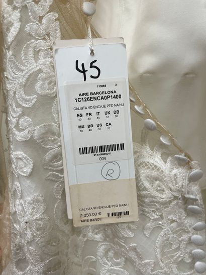 null * Robe de mariée AIRE BARCELONA modèle CALISTA

Taille : 40

Prix de vente :...