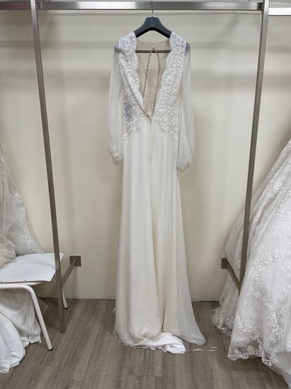 null * Robe de mariée ROSA CLARA COUTURE modèle PENUMBRA

Taille : 38

Prix de vente...
