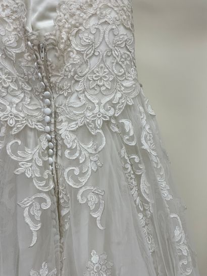 null * Robe de mariée AIRE BARCELONA modèle CANDAS

Taille : 38

Prix de vente :...
