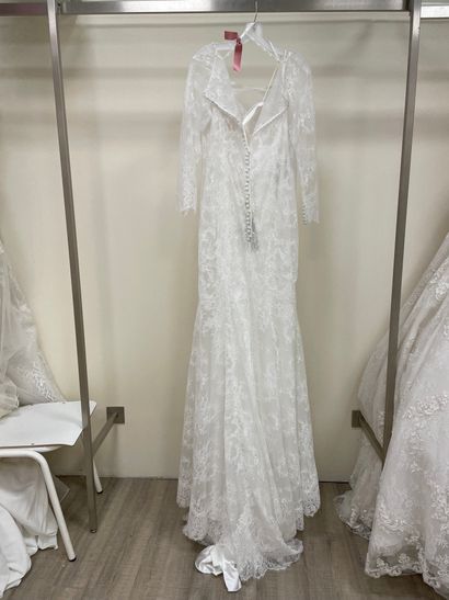 null * Robe de mariée ALMA NOVIA modèle GIRASOL

Taille : 44

Prix de vente : 2250...