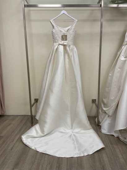 null * Robe de mariée AIRE BARCELONA modèle CIARA

Taille : 42

Prix de vente : 2390...