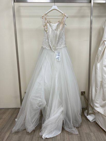 null * Robe de mariée ALMA NOVIA modèle GOMEL

Taille : 38

Prix de vente : 2390...