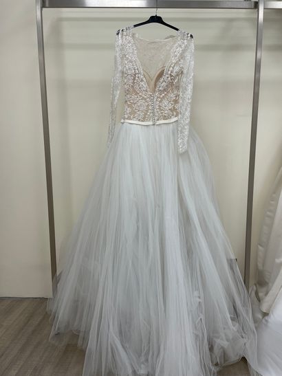 null * Robe de mariée ROSA CLARA COUTURE modèle PARAISO

Taille : 42

Prix de vente...