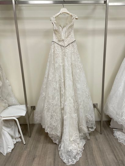 null * Robe de mariée AIRE BARCELONA modèle CALIX

Taille : 40

Prix de vente : 2480...