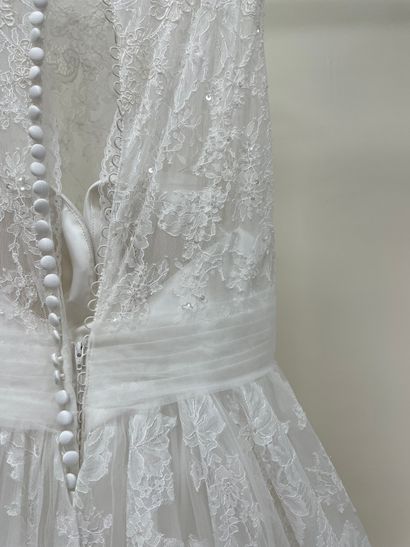 null * Robe de mariée ALMA NOVIA modèle GELIDA

Taille : 42

Prix de vente : 2300...