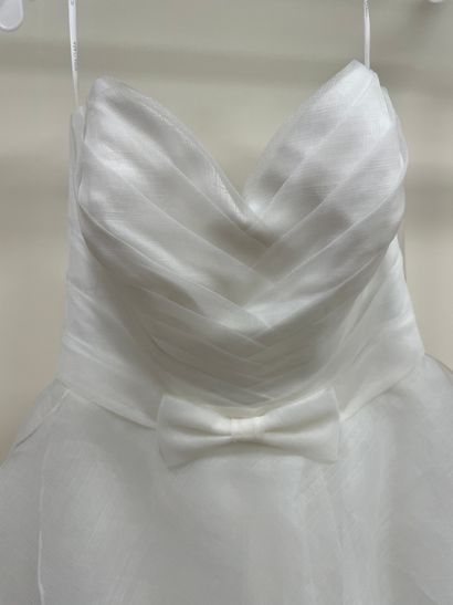 null * Robe de mariée ROSA CLARA TWO modèle ESPUMA

Taille : 44

Prix de vente :...