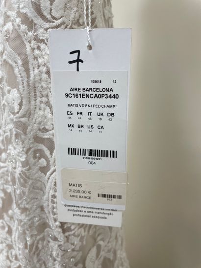 null * Robe de mariée AIRE BARCELONA

Taille : 44

Prix de vente : 2235 € TTC