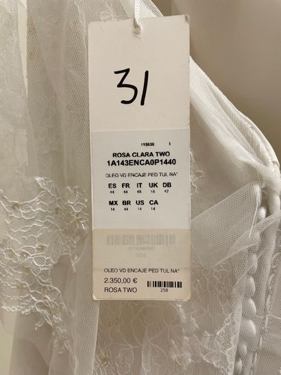 null * Robe de mariée ROSA CLARA TWO modèle OLEO

Taille : 44

Prix de vente : 2350...