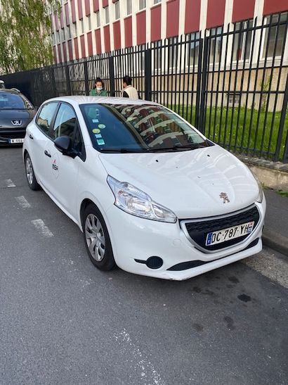 null CAM PEUGEOT 208 DERIV VP de couleur Blanc 

Carburant : GO 

Puissance Administrative...