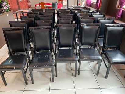 null 40 chaises vernies et skaï noir

Usures et déchirures