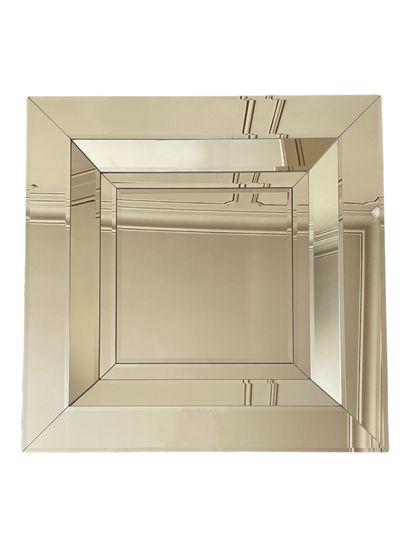 null * Square mirror 

76,5 x 76,5 cm 

Very small chips