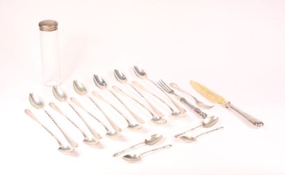 null * Suite of twelve silver cocktail spoons 925/000 

Goldsmith GC 

Weight : 500...