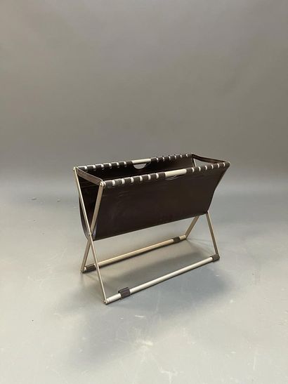 null Leather folding magazine rack, aluminum uprights

H. 48 cm