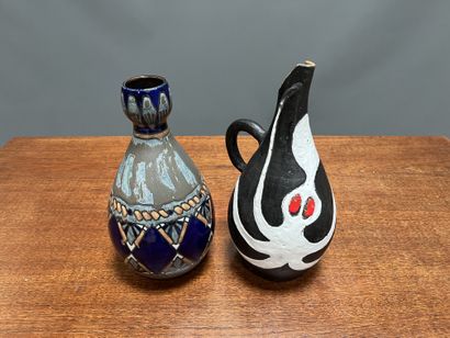 null * Quimper Odetta and Peguy 

Lot including ceramic vase and pourer 

H. 31 and...