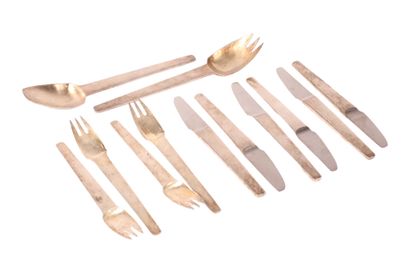 null Small part of a modernist style silver plated cutlery set including : 

- salad...