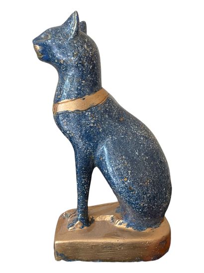 null * Seated cat in blue hard stone (lapis ?) 

Partly redecorated 

H. 29 cm