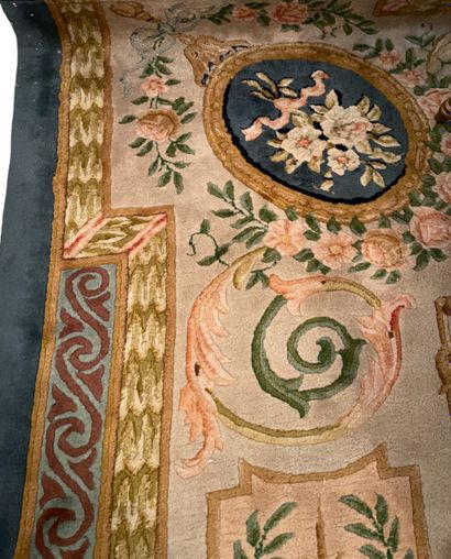 null * Carpet in the taste of the Soap factory in wool with flowers and medallions...