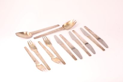 null Small part of a modernist style silver plated cutlery set including : 

- salad...