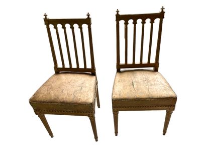 * Paire de chaises à dossier ajouré en bois...
