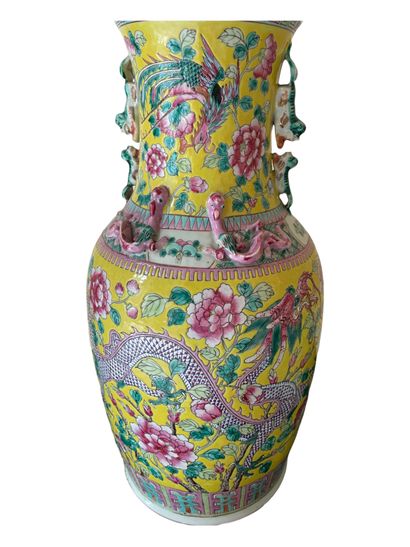 null * China, 19th century 

Pair of porcelain vases with polychrome enamel decoration...